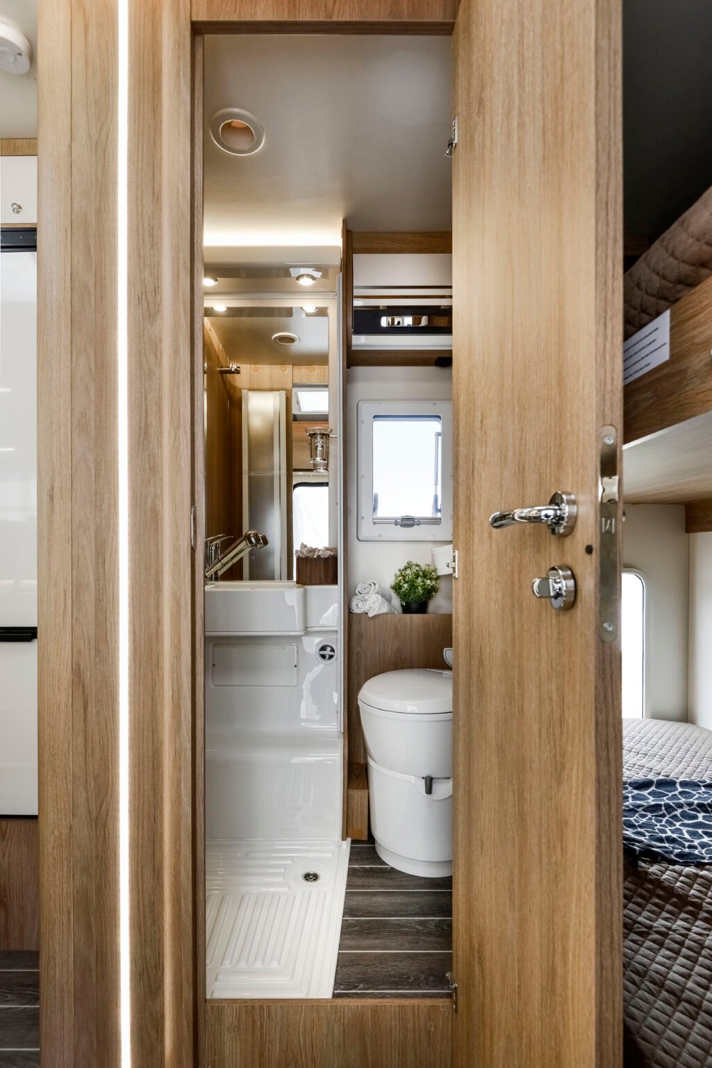Roller Team low profile Auto Roller 707 bathroom