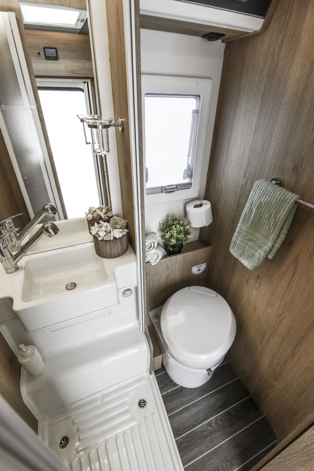 Roller Team low profile Auto Roller 707 bathroom